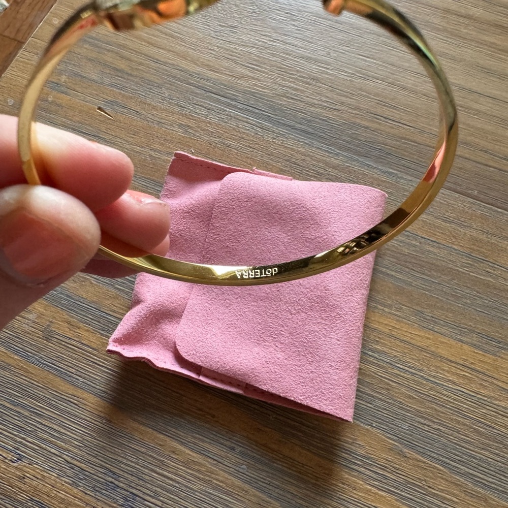 doTERRA Bracelet with original Pink Pouch-bought at convention - Picture 5 of 6